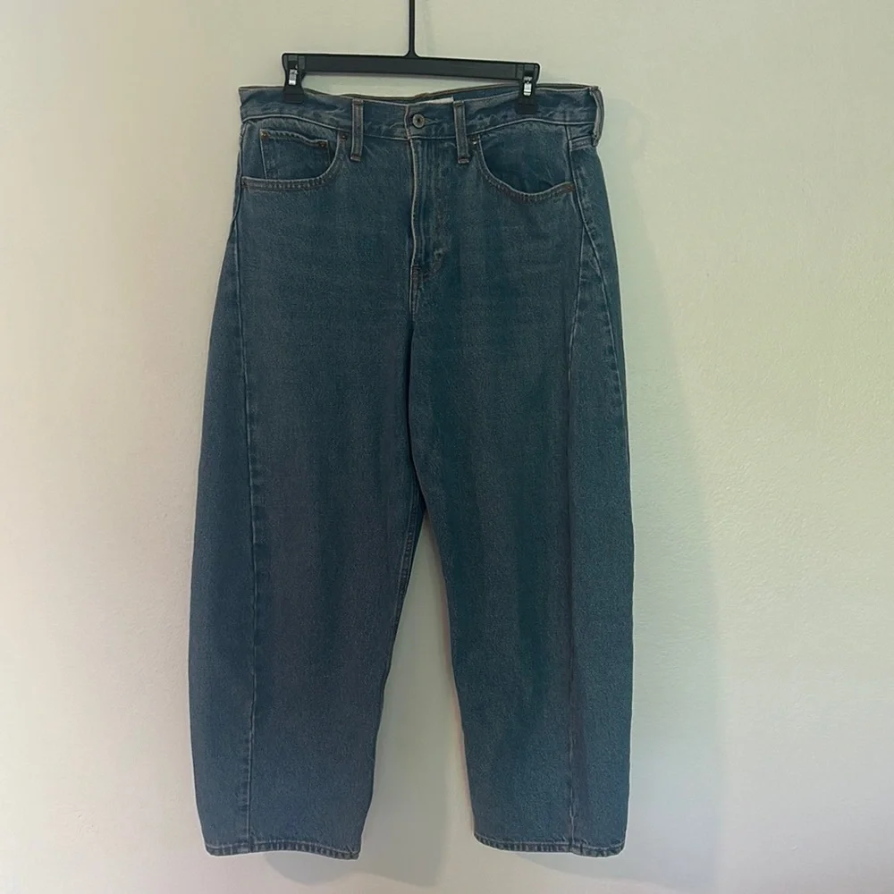 Abercrombie & Fitch Curve Love Barrel Jean - Picture 2 of 4